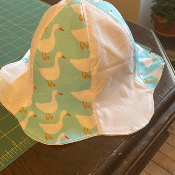 Adult and children’s tulip and bucket hats. - Picture 4 of 7